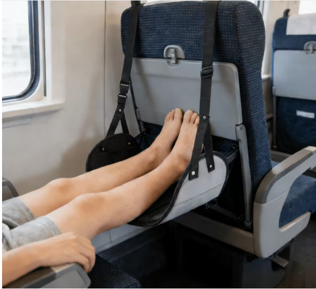 Adjustable footrest with N por - Travel Accessories For Long Haul Flights recension och pris